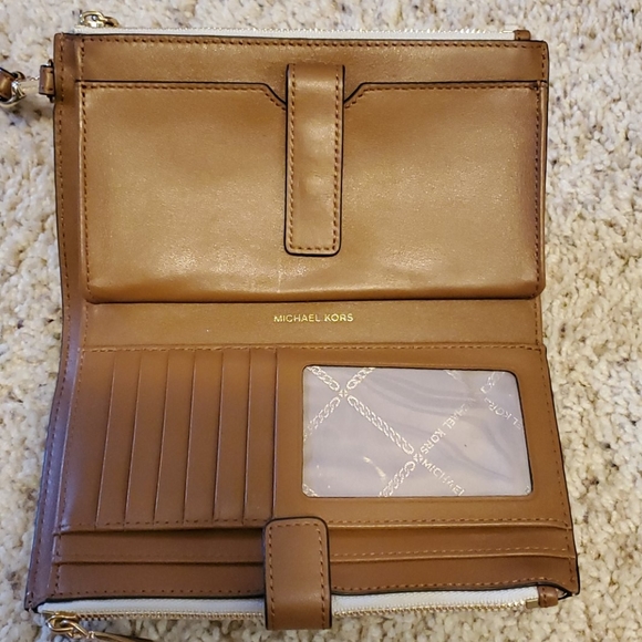 Michael Kors wristlet/wallet - Picture 4 of 5